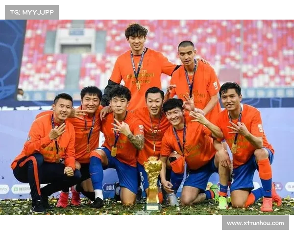 揭秘足球运动员年薪背后的多重因素与行业内幕分析