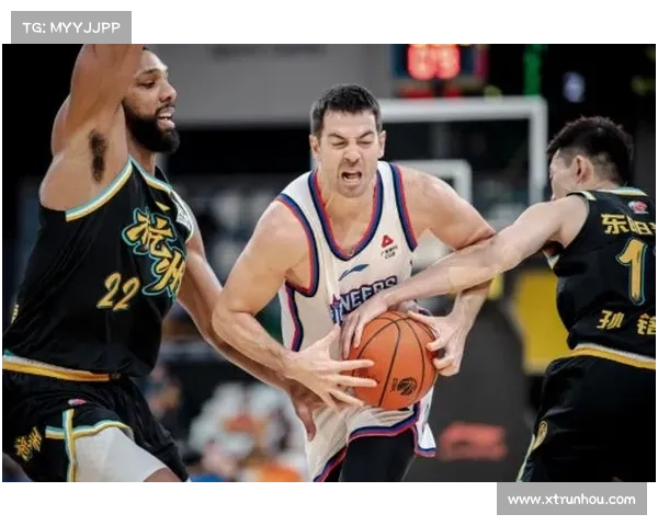 张庆鹏对大卫·詹姆斯的评价解析：从球场表现到人格魅力的深度剖析